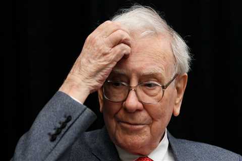 Warren Buffett's Berkshire Hathaway just hit a record $700 billion market cap. That's a headache..
