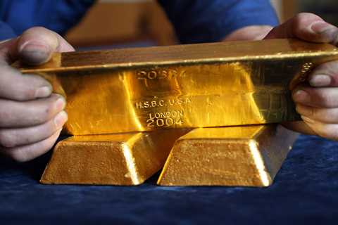 Gold Set for Third Monthly Rise on Softer Dollar, Fed Slowdown Bets