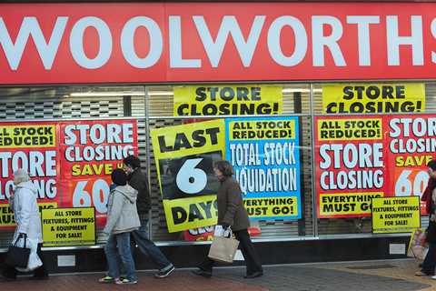 When did Woolworths close and who owns it?